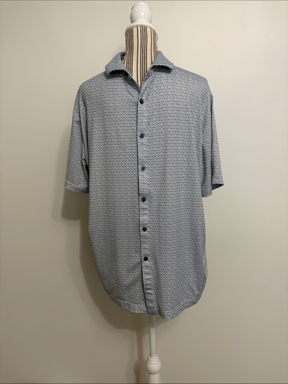 Hart Schaffner Marx Men's Short-Sleeve Button-Down in Light Blue Pattern